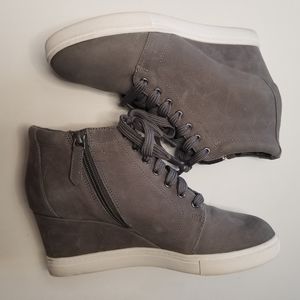 Carlson Wedge Booties Gray Size 7.5